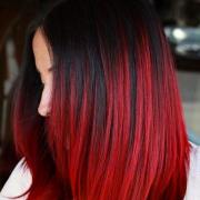 Красное мелирование волос для неординарных личностей Красные пряди на темно русых волосах